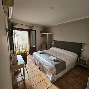 Hostal La Campana